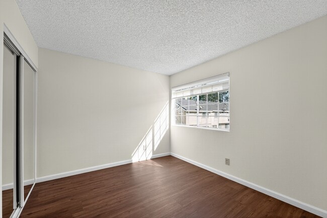 Building Photo - 2800 Plaza del Amo