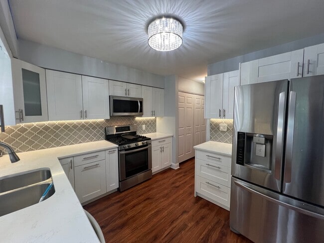Building Photo - 641 Surfside Point