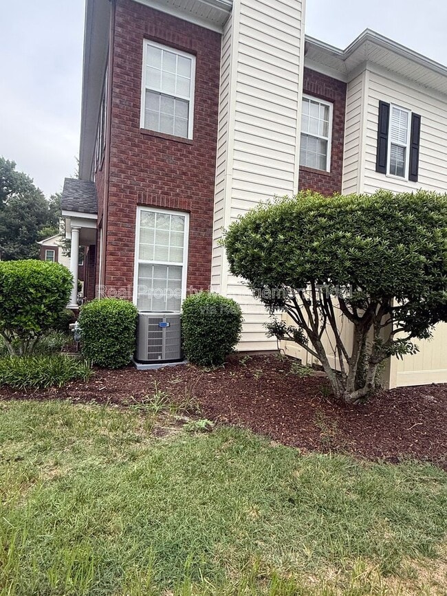 Building Photo - 5813 Ludington Dr