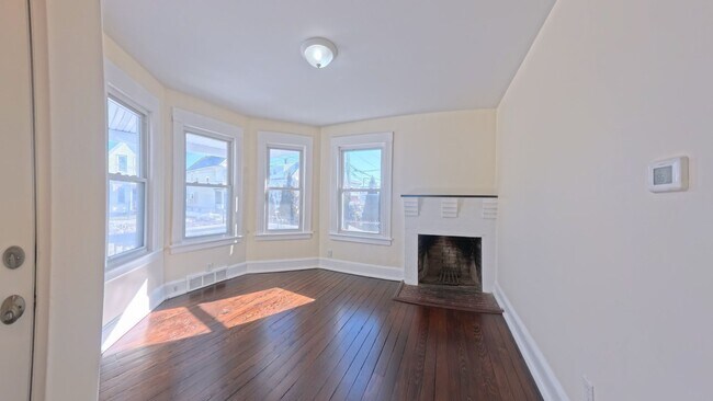 Building Photo - 5 Fox St