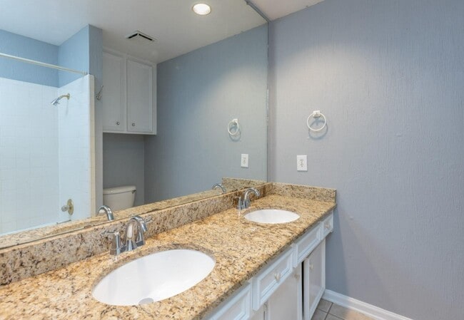 Building Photo - 3926 Oak Gardens Dr