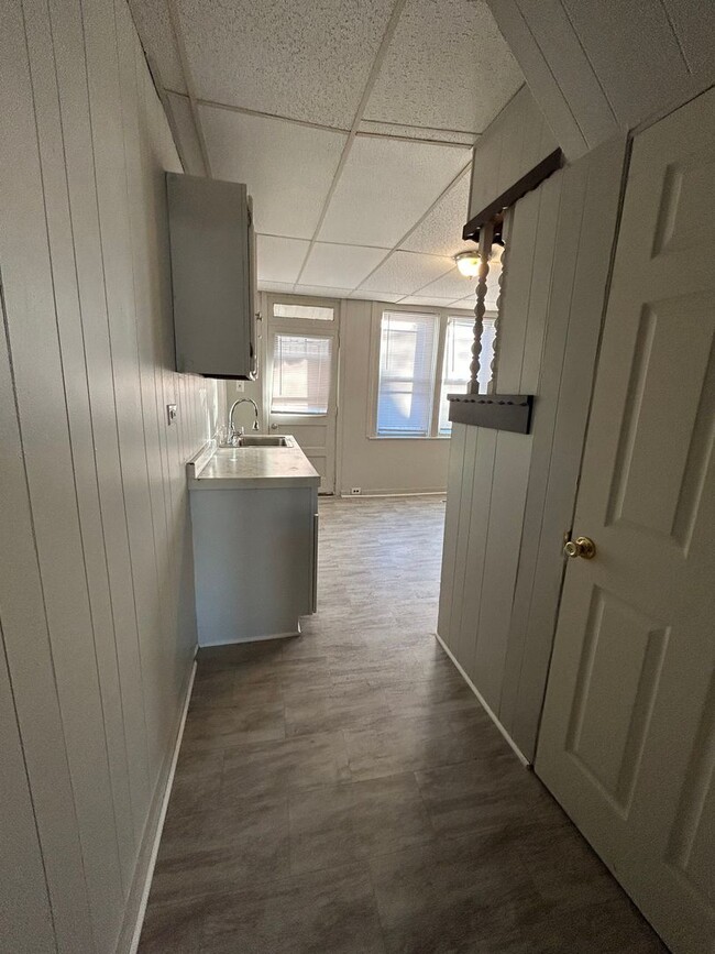 Building Photo - 3 Bedroom, 1 Bath Home in Lancaster *accep...