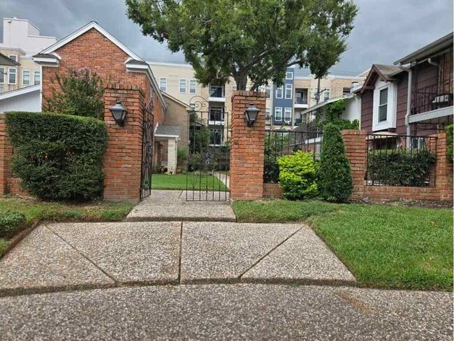 Building Photo - 1779 Saxony Ln