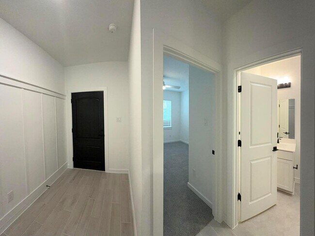 Building Photo - 4727 Bay Vista Dr