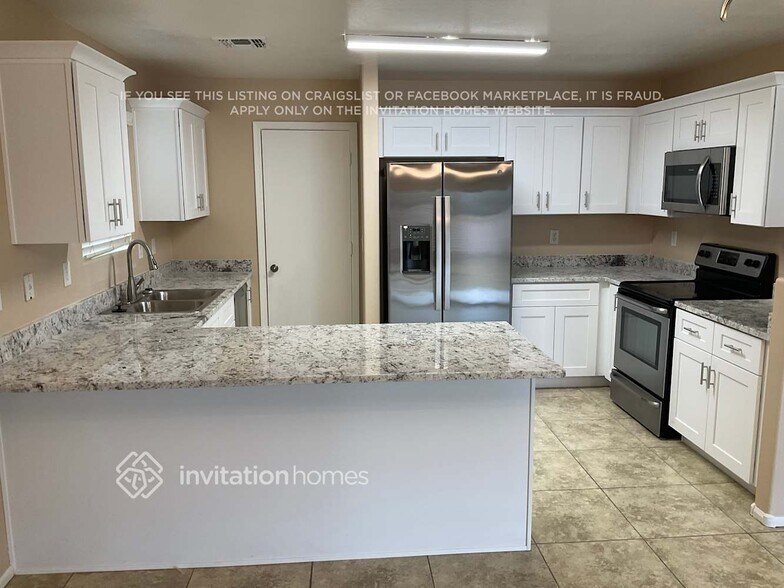 Building Photo - 37611 N Dena Dr