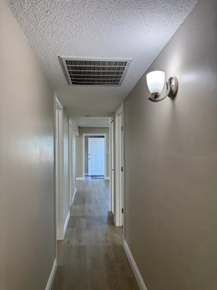 Building Photo - 3800 Monitor St