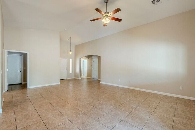 Building Photo - Bright & Airy 4-Bedroom in Willow Ridge Co...