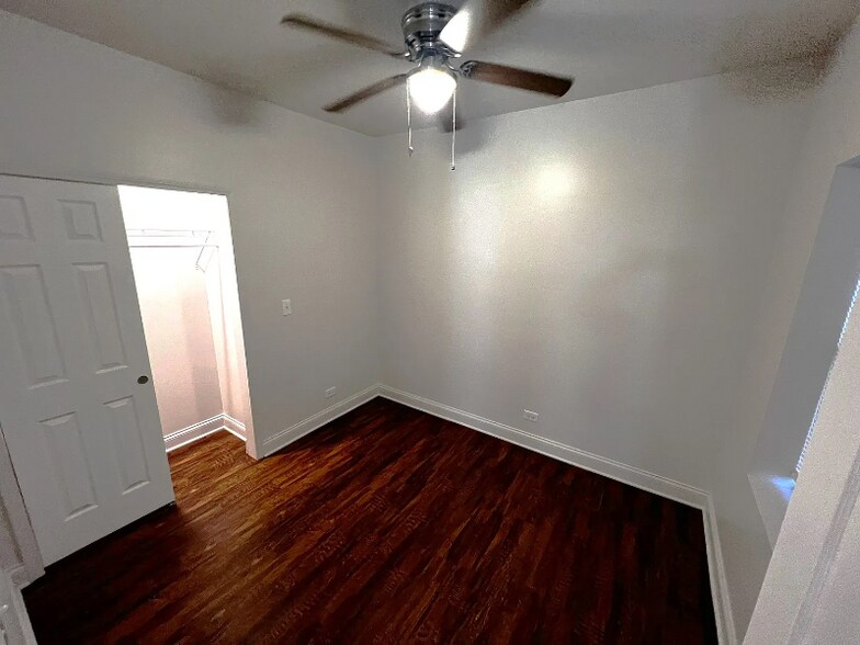 Building Photo - 8246 S Racine Ave