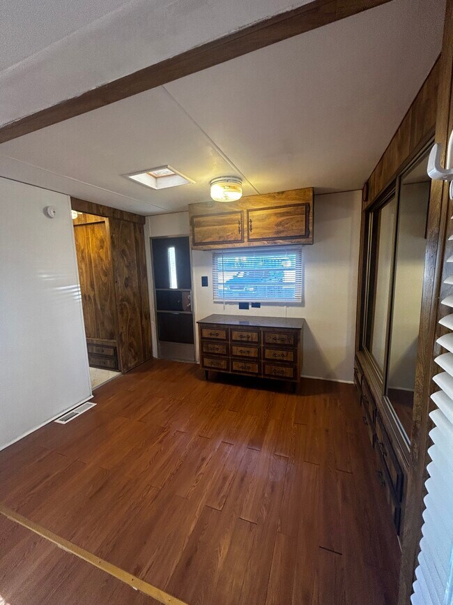 Building Photo - 1120 N Justice Dr