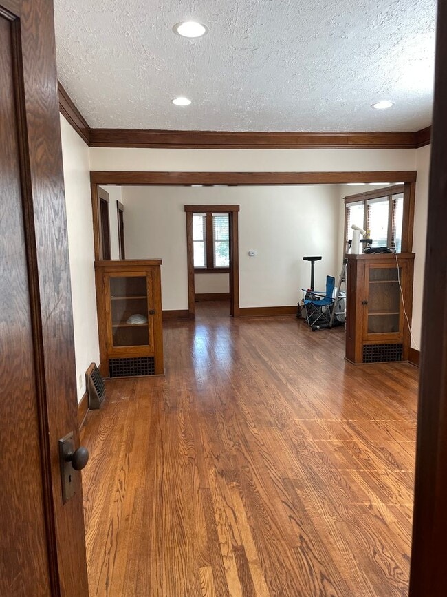 Building Photo - 4 Bedroom home located near UNMC
