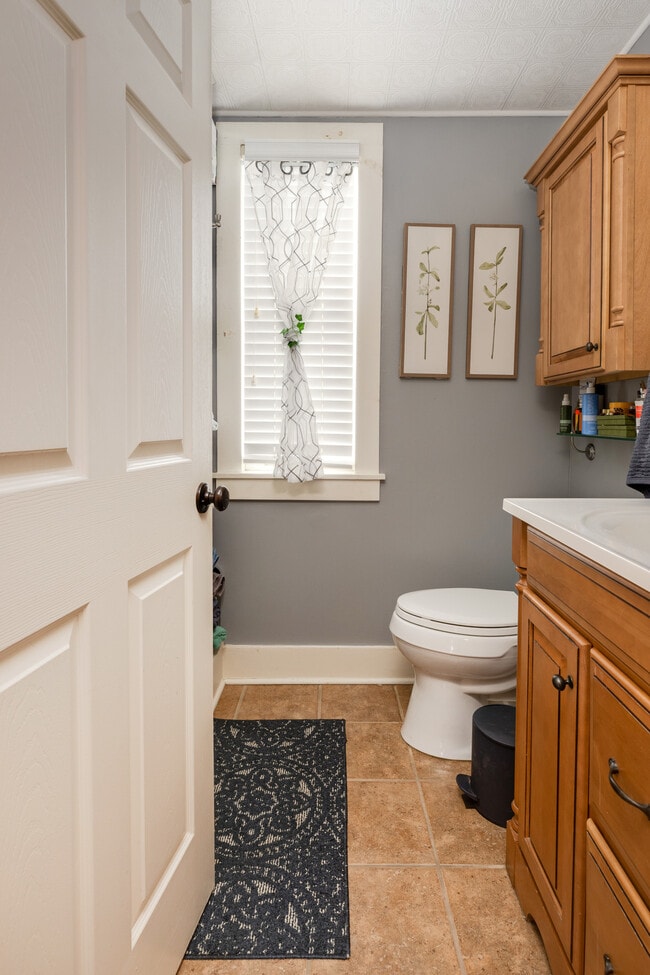 Building Photo - 357 W Clinton St