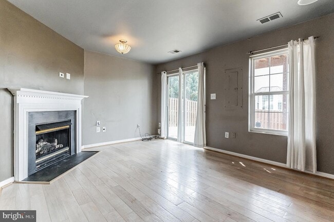 Building Photo - 210 Golden Larch Terrace NE