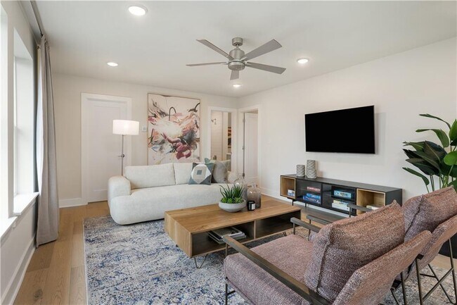 Building Photo - 7013 Empresa Dr