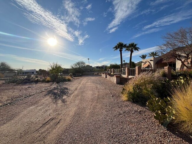 Building Photo - One-of-a-Kind 3 bed 2 bath on Phoenix Moun...