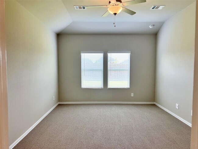 Building Photo - 678 Woodland Ave