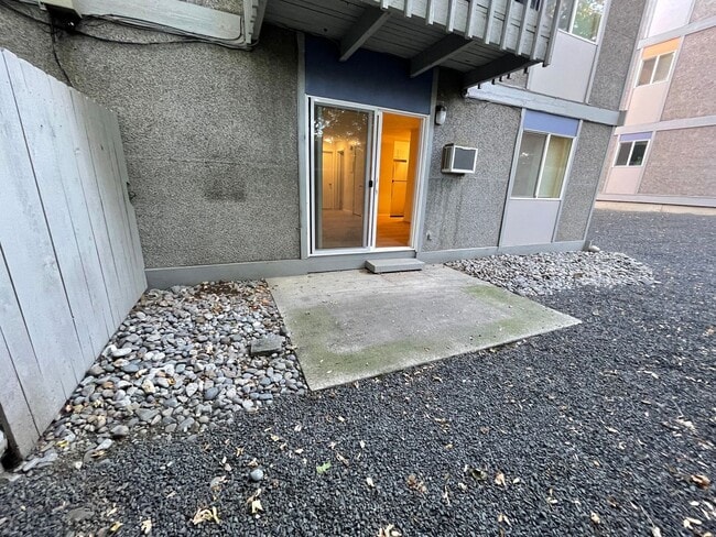 Building Photo - DESIRABLE MILLWOOD NEIGHBORHOOD ON TREE LINED STREET