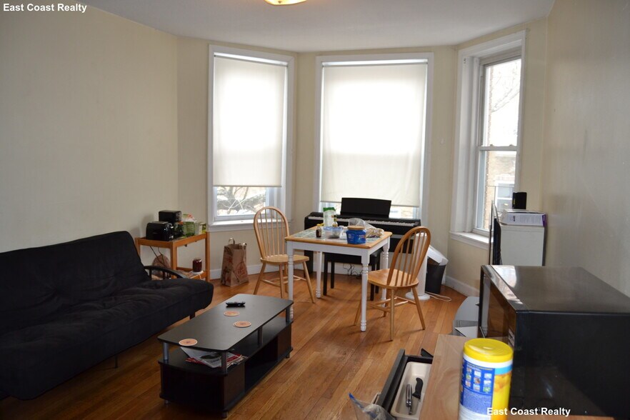 Building Photo - 1132 Commonwealth Ave