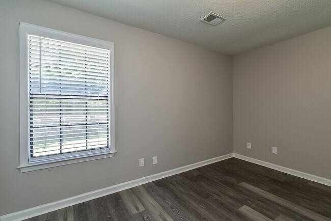 Building Photo - 2464 Green Glen Dr