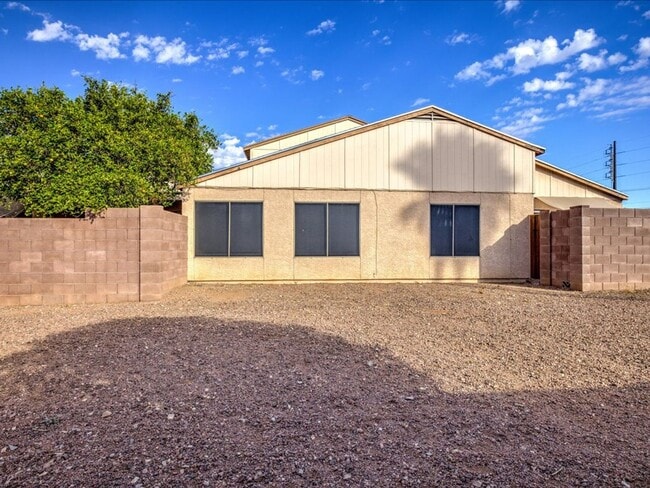 Building Photo - Modern 2 Bedroom 2 Bathroom home with comm...