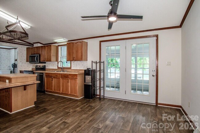 Building Photo - 447 Kemp Rd