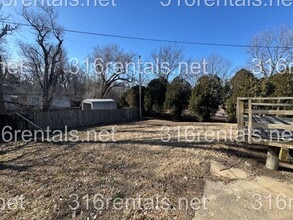 Building Photo - 511 Holly Ln