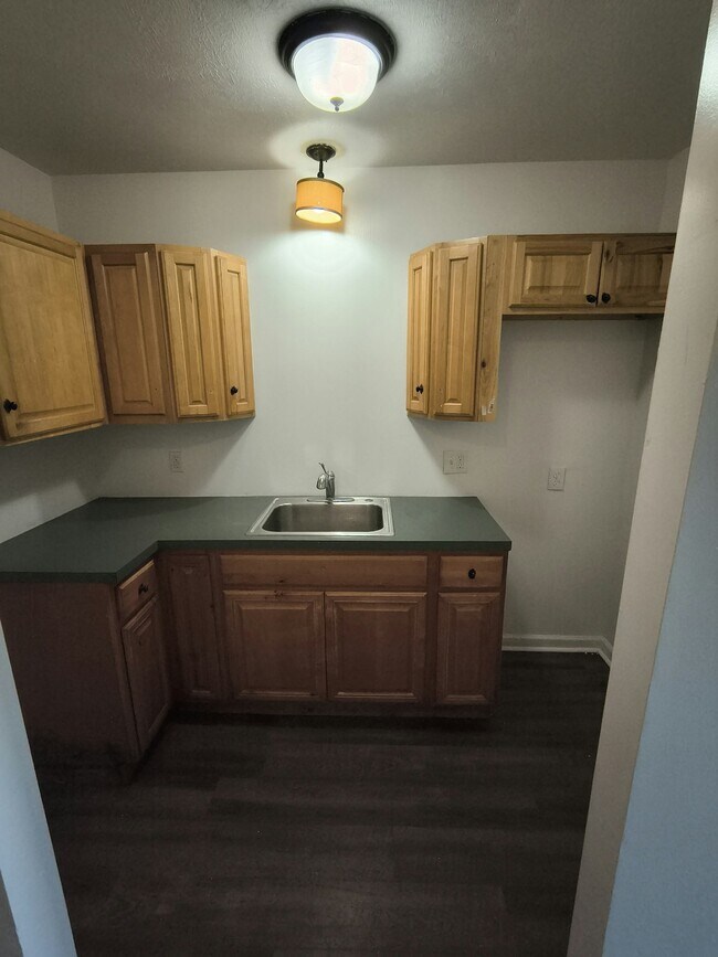 Building Photo - 428 Cross St