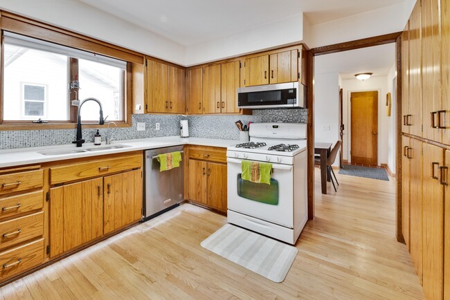 Building Photo - 522 Togstad Glenn