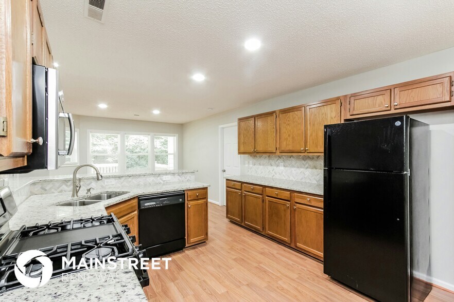 Building Photo - 10141 Crayton Dr