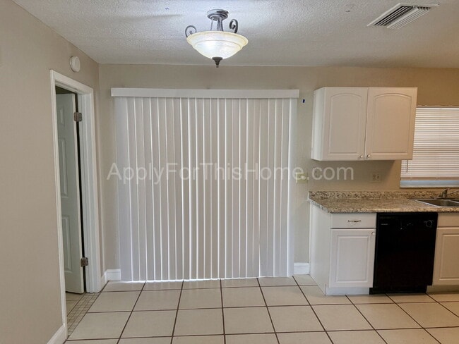 Building Photo - Single Family Home - Carrollwood Area