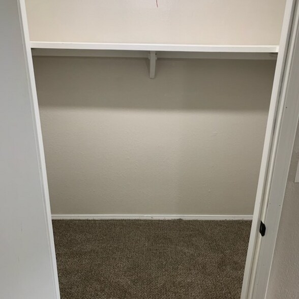 Building Photo - 107 E Kaw Ave