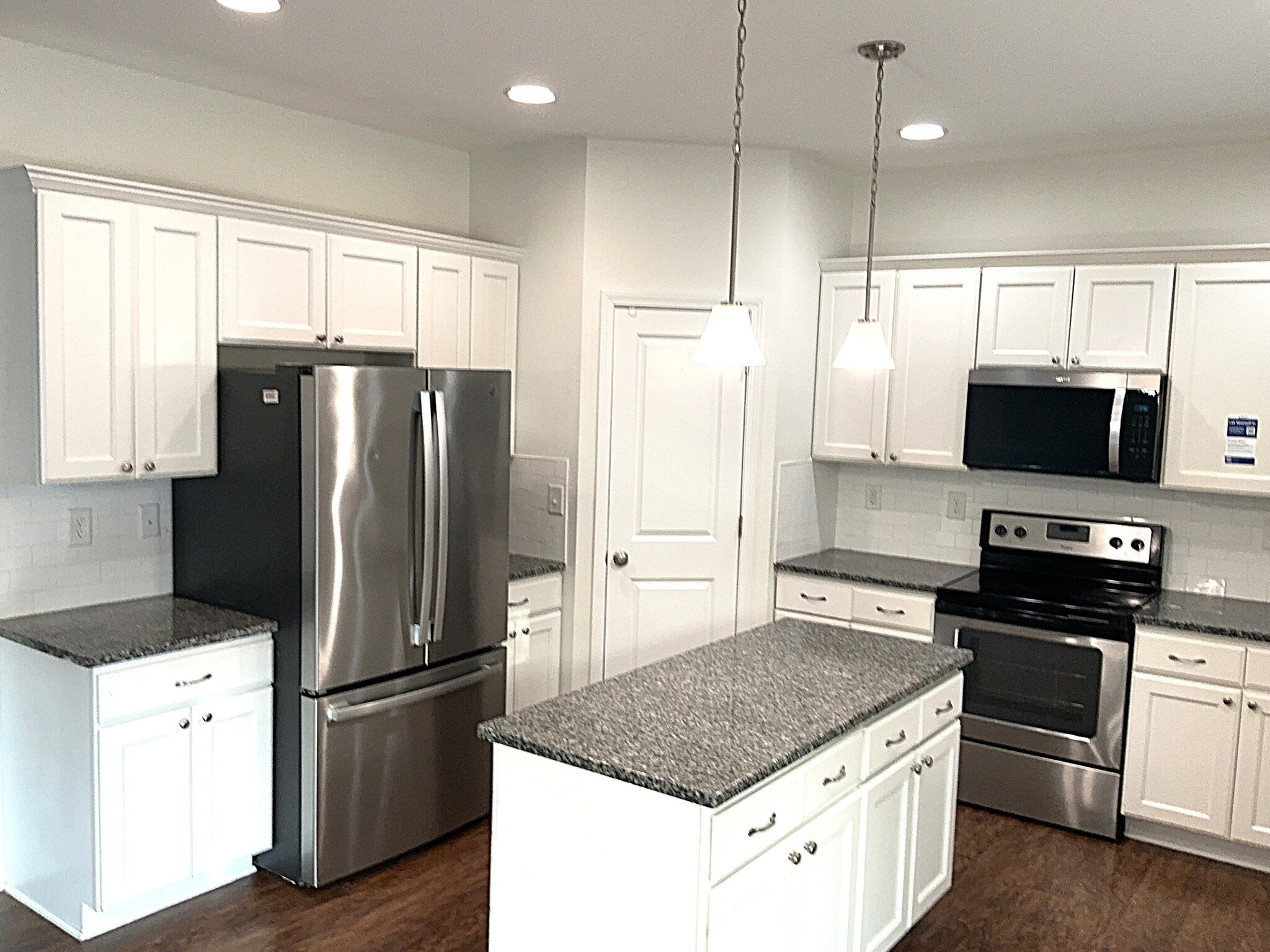 Building Photo - 1027 Monitor Ct