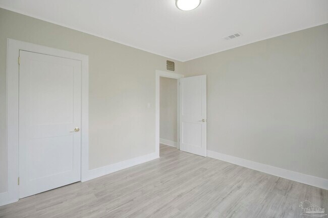 Building Photo - 1322 Wisteria Ave
