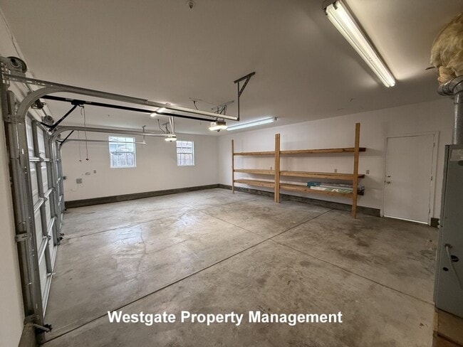 Building Photo - 821 B St