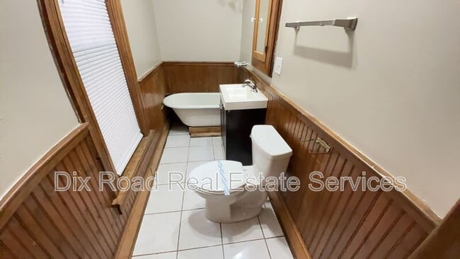 Building Photo - 808 Campbell Ave