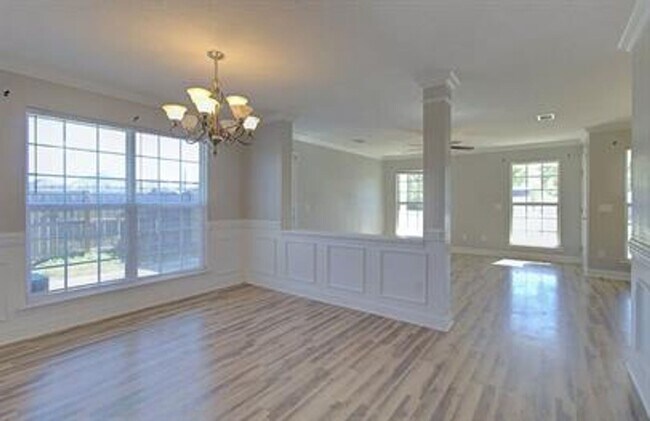 Building Photo - 175 Grandview Dr