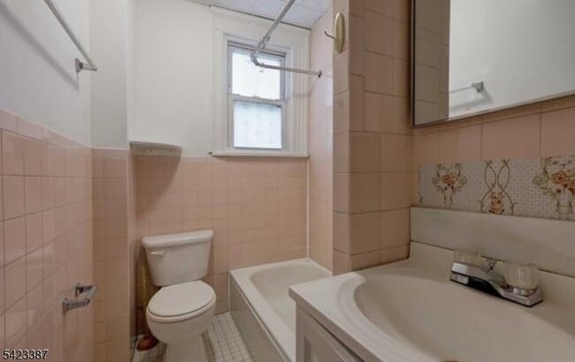 Building Photo - 58 Westervelt Ave