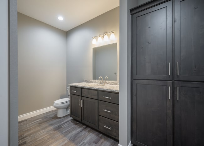 Building Photo - Brand New Neosho Unit now available for lease! $1,500 Rent/$1500 Deposit