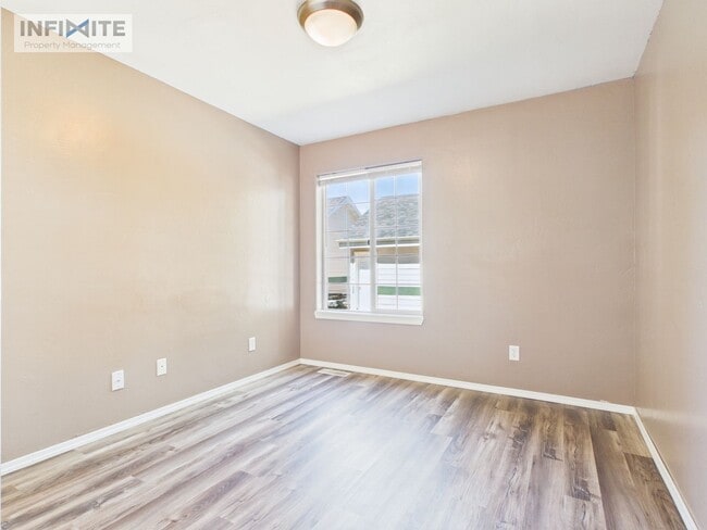 Building Photo - 2 Bedroom | 2 Bathroom Condo Single-Level Lower-Level Living