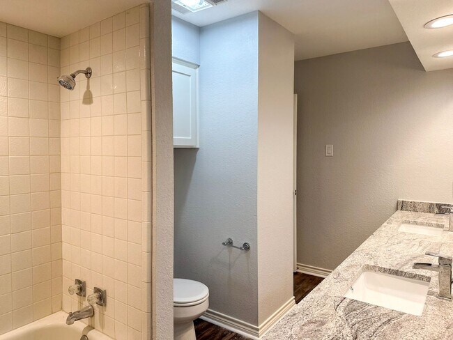 Building Photo - 55001 Windmill Ln