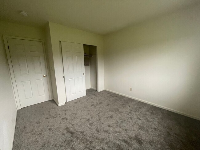 Building Photo - Broadstone neighborhood 4 bedroom home with pool!