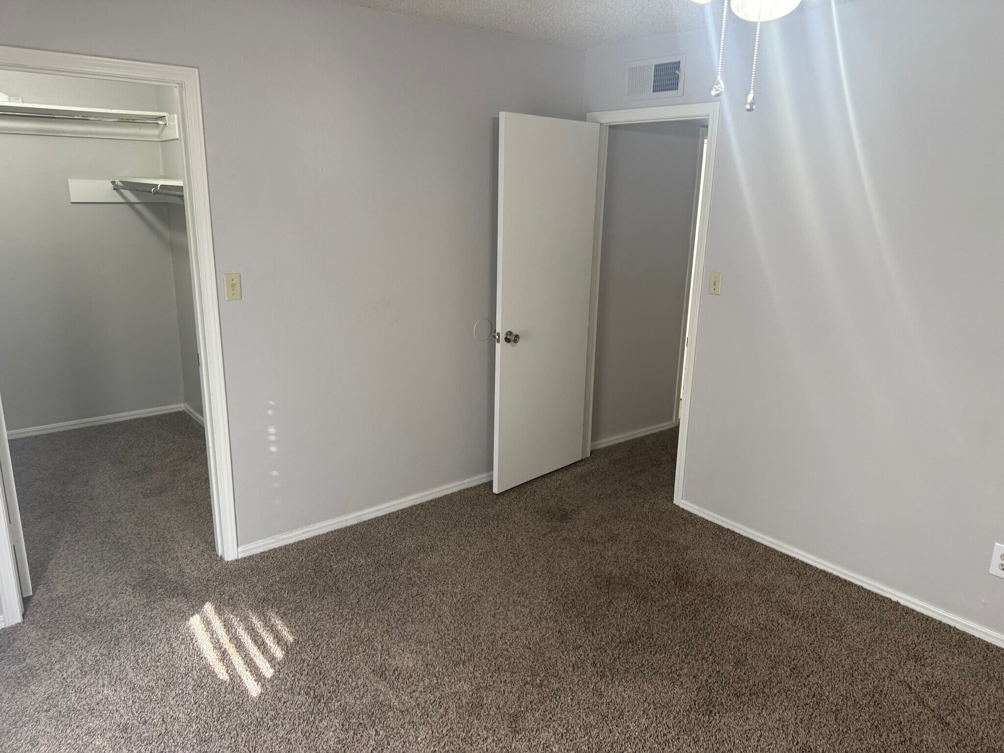 Building Photo - 828 Hardy Springs Cir