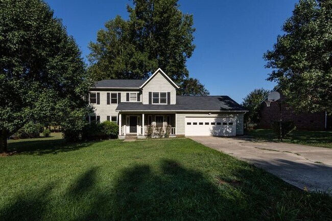 Primary Photo - 3BD/1BA Home in Hickory