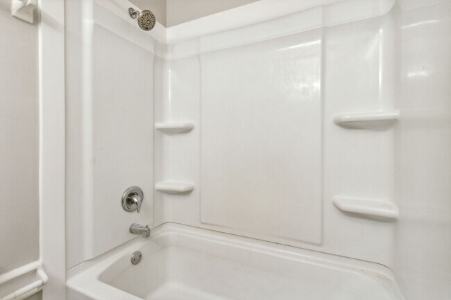 Building Photo - Mariners Walk - Easy walk to the beach