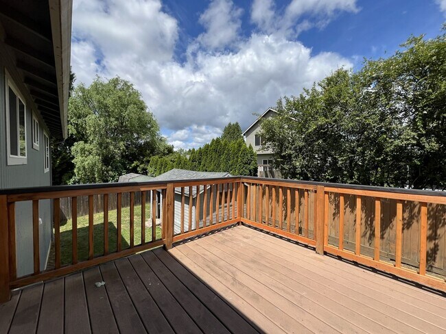 Building Photo - Spacious Milwaukie Home with Bonus Room, Large Fenced Yard and Shed/Workshop