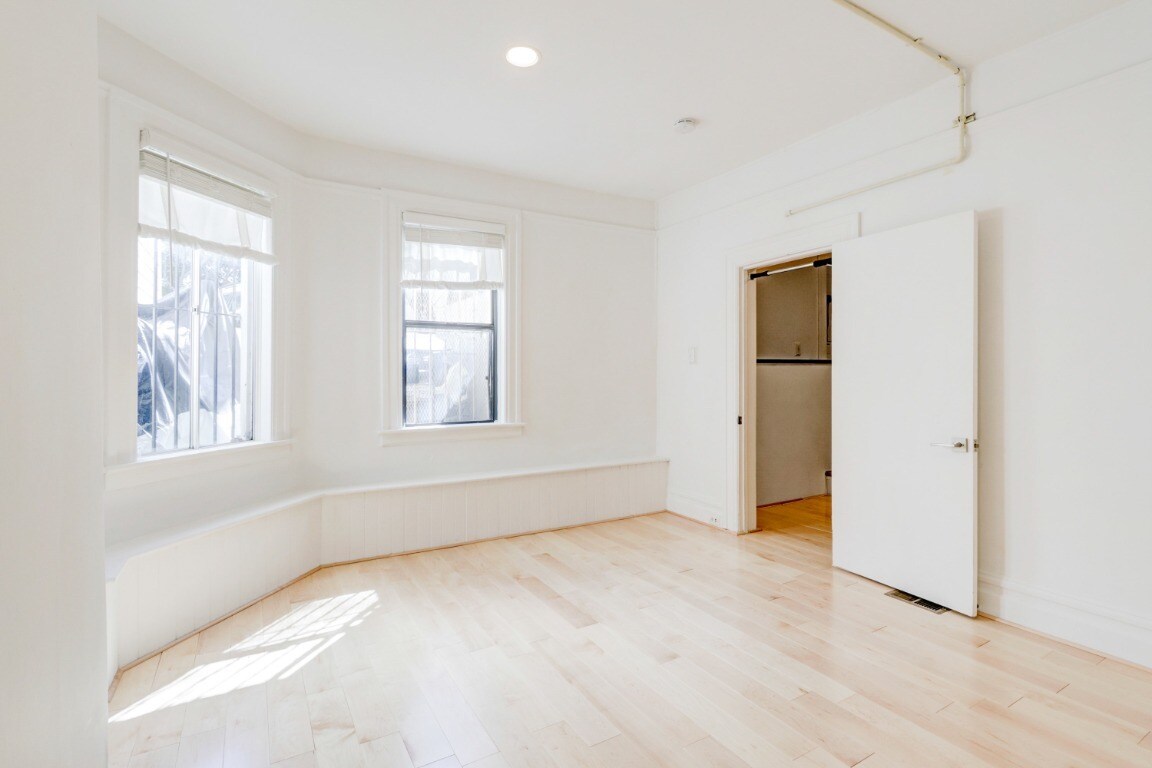 Building Photo - 39A Cook St