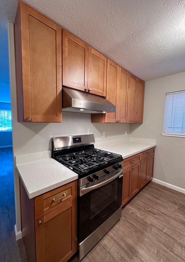 Building Photo - 01632