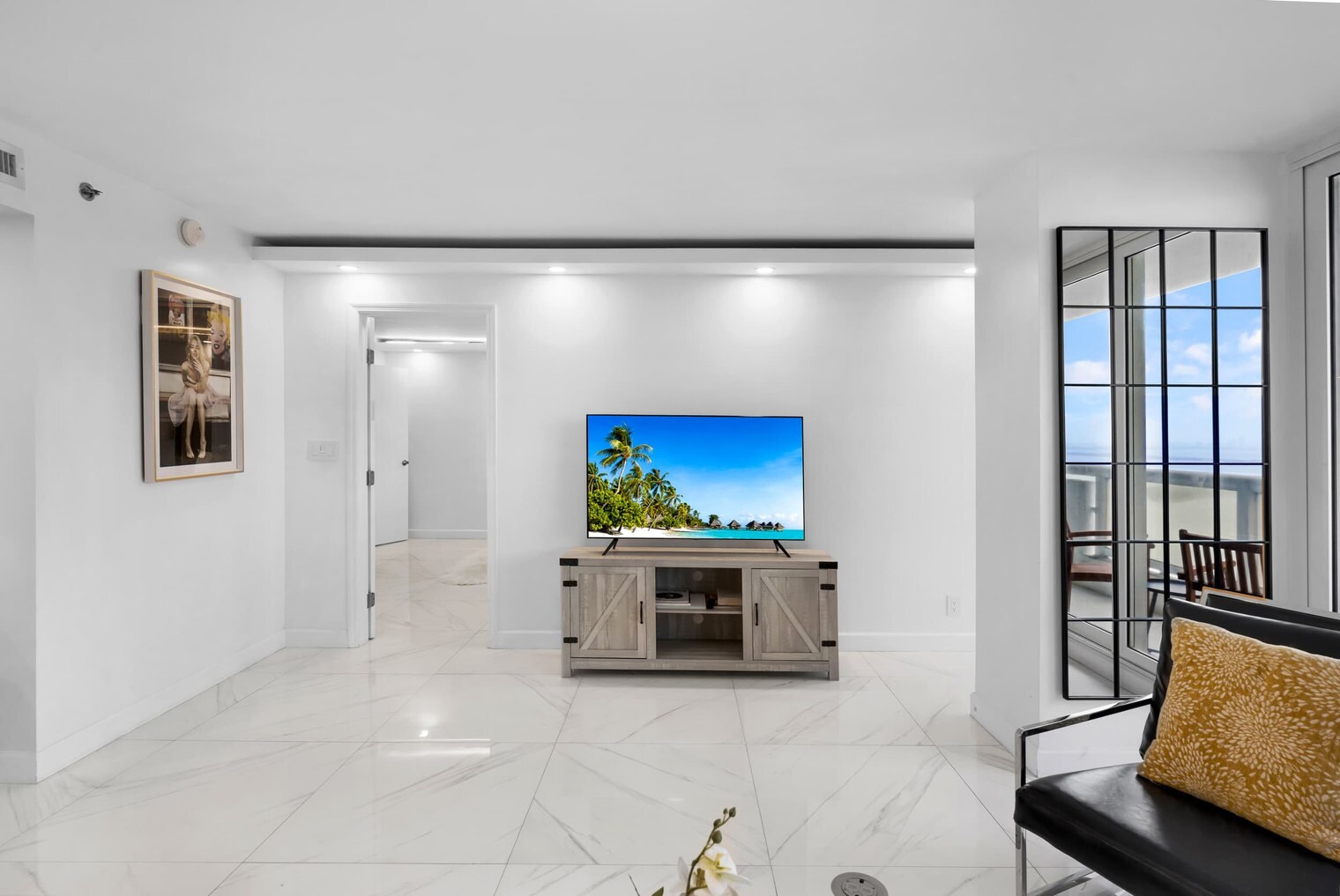 Building Photo - 1717 N Bayshore Dr