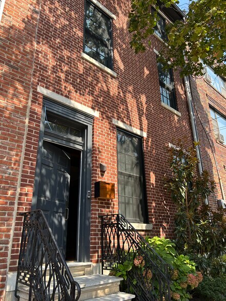 Building Photo - 231 Catharine St