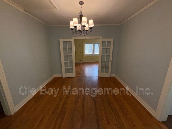 Building Photo - 305 Chidester Ave