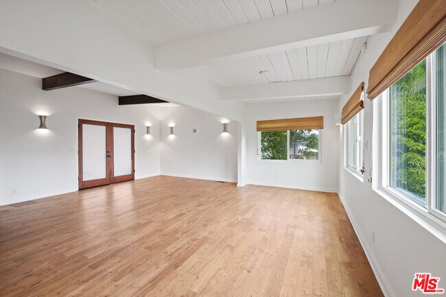 Building Photo - 1042 Olancha Dr